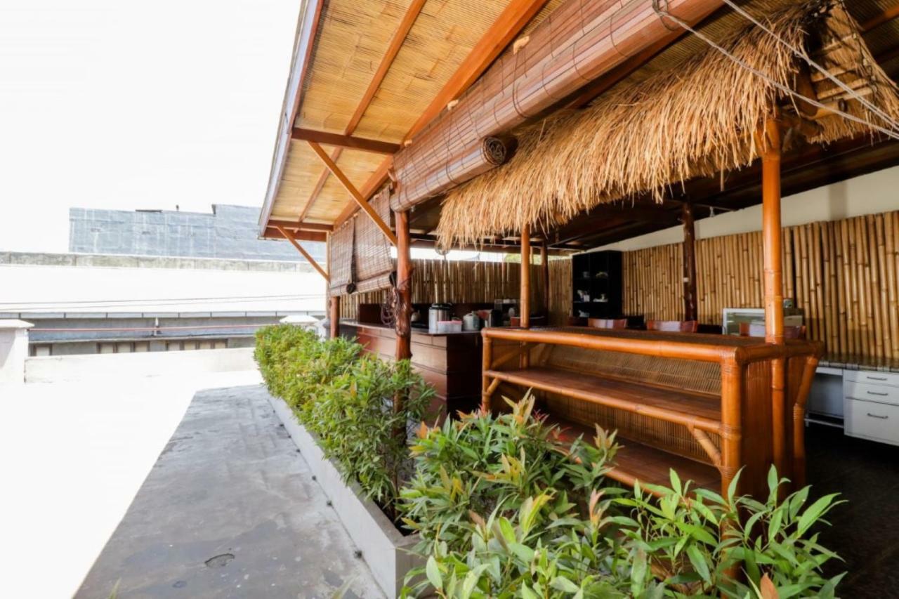 Palmyra Hostel Malang Exterior photo